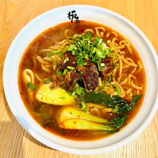红烧牛腩面 Braised Beef Brisket Noodles